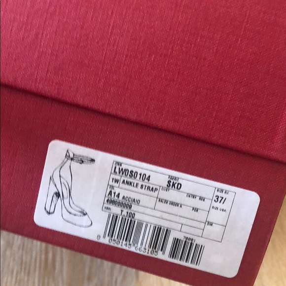 Valentino ankle strap pumps. Great condition - Picture 8 of 8